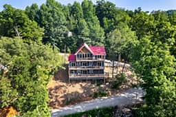 Tranquil Mountain Getaway By Ghosal Luxury Lodging