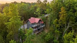 Romantic Cabin with Pool by Ghosal Luxury Lodging