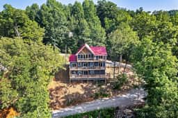 The Mountain Estate by Ghosal Luxury Lodging
