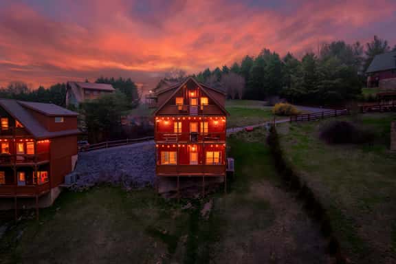 Couple’s Refuge by Ghosal Luxury Lodging - Image 1