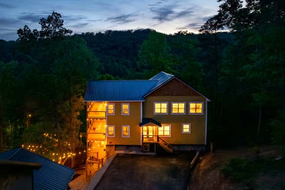 Summit Luxe Resort by Ghosal Luxury Lodging - Image 1