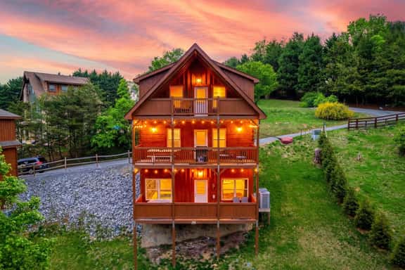 The Enchanted Cabin by Ghosal Luxury Lodging - Image 1