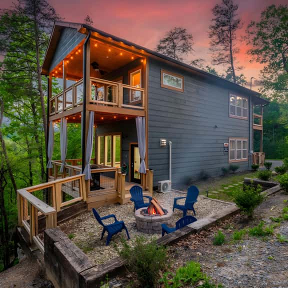 Romantic Cabin Retreat By Ghosal Luxury Lodging - Image 1