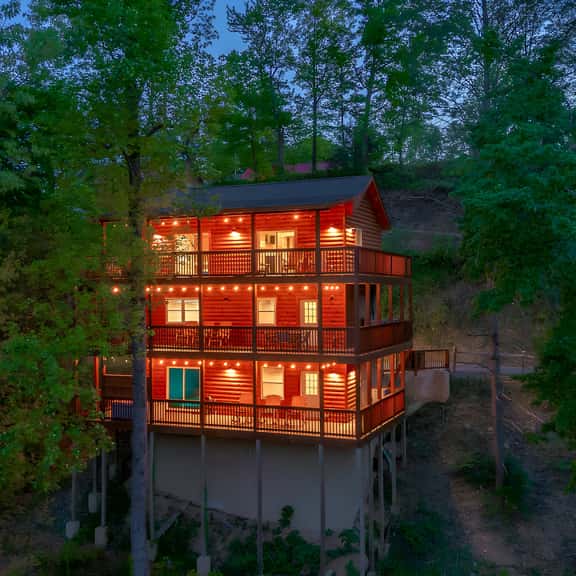Dollywood Delights by Ghosal Luxury Lodging - Image 1