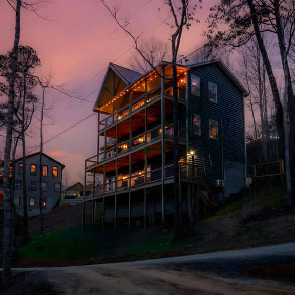 Tranquil Mountain Getaway By Ghosal Luxury Lodging - Image 1