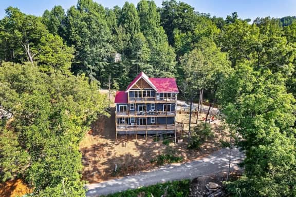 The Mountain Estate by Ghosal Luxury Lodging