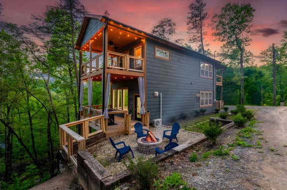 Romantic Cabin Retreat By Ghosal Luxury Lodging