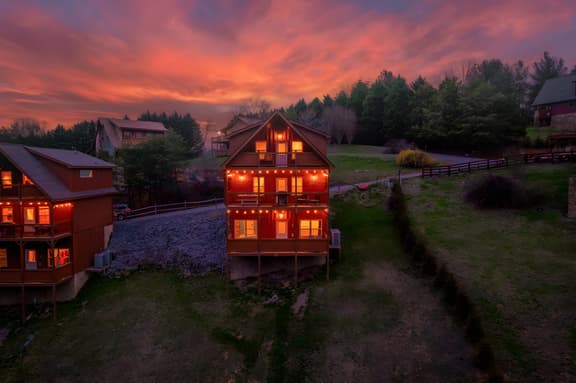 Rustic Mountain Retreat by Ghosal Luxury Lodging